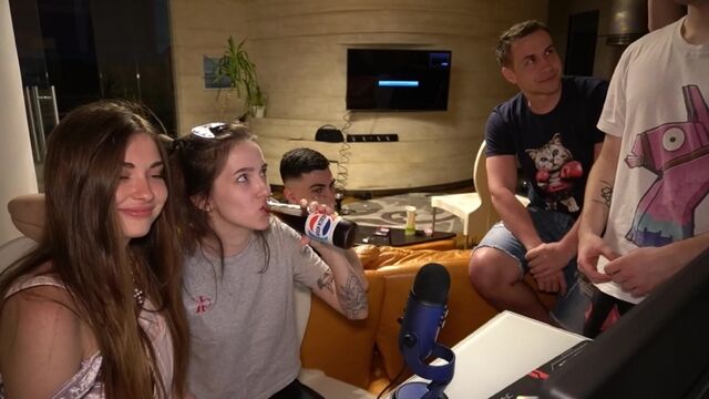 Видео порнуха #191998