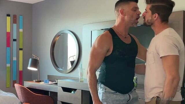 Видео порнуха #185178